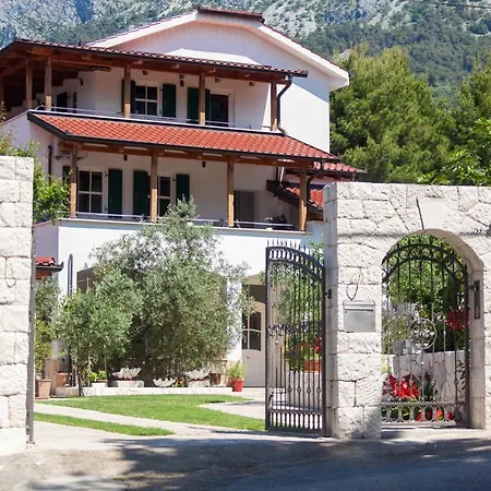 Casa Viter アパート ザオストログ